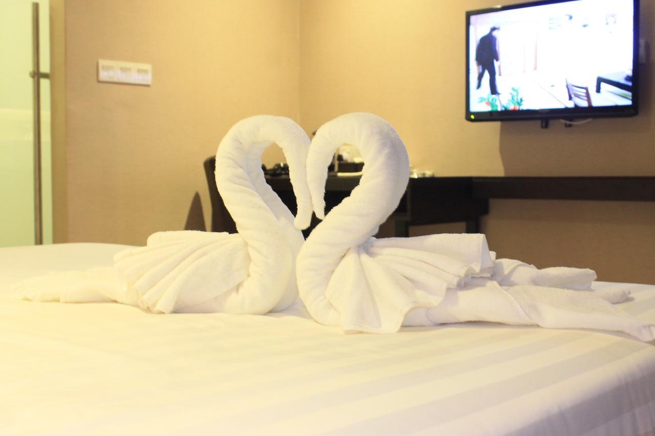 Hazzana Boutique Hotel Seri Kembangan Esterno foto